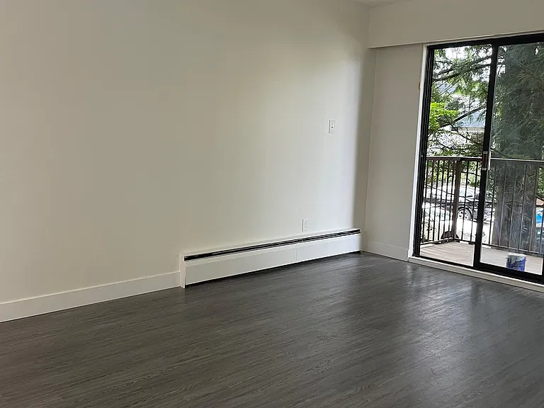 1030 W 14th Ave — Photo 10