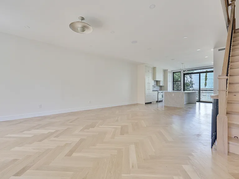 1107 Jefferson Ave #2 — Photo 3