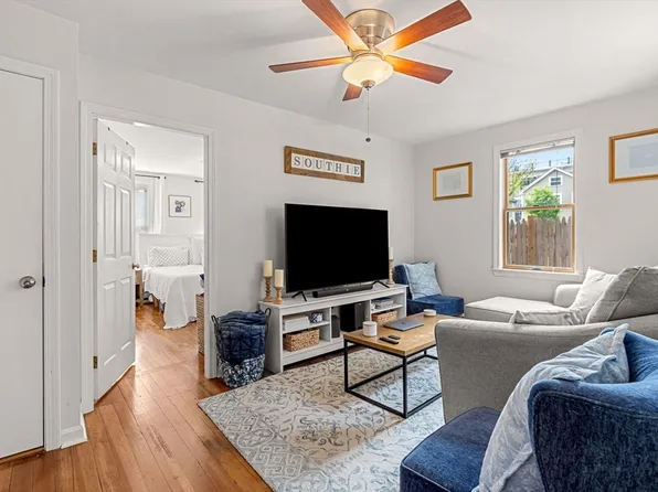 652 E 2nd St, Boston, MA 02127