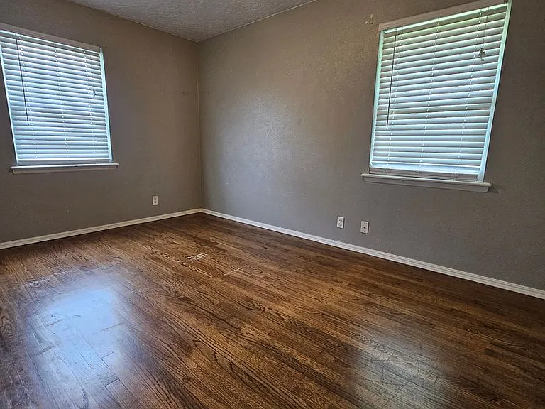 1202 Glenwood St — Photo 14