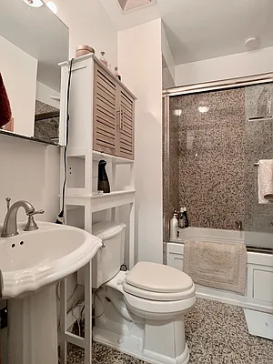 Rented by Zjama Realty Corp | media 17