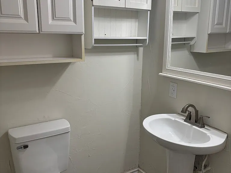 217 Ross Ave — Photo 9