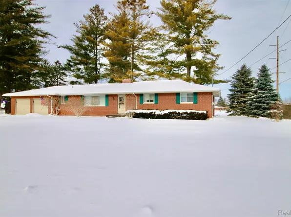 11035 N Evergreen Dr, Birch Run, MI 48415