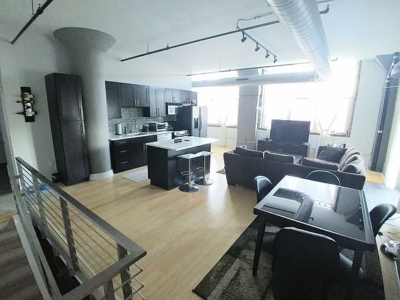 3rd image of 1210-26 Buttonwood St #106