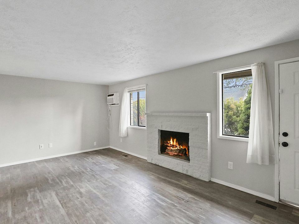 1st image of 5125 N Lidgerwood St #1