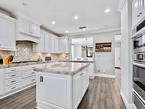 5th image of 16 Vineyard Dr