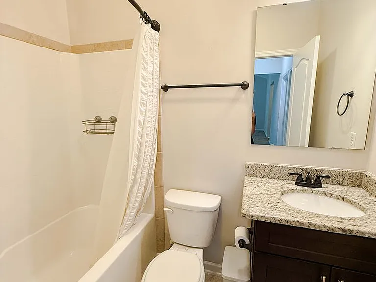 728 Roanoke Dr — Photo 17