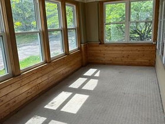 2nd image of 630 N 16th Ave E
