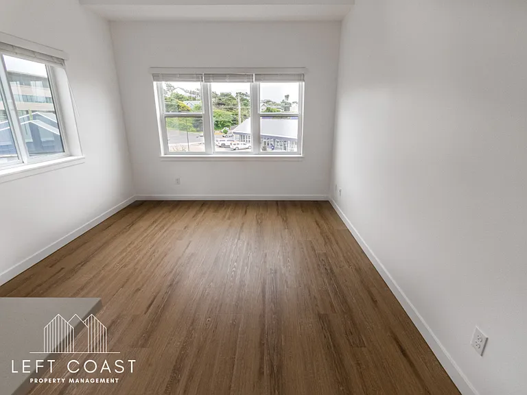 680 SE Highway 101 — Photo 50