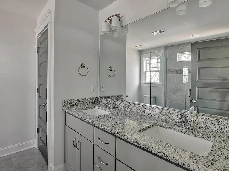 2122 Parkwood Ave — Photo 8