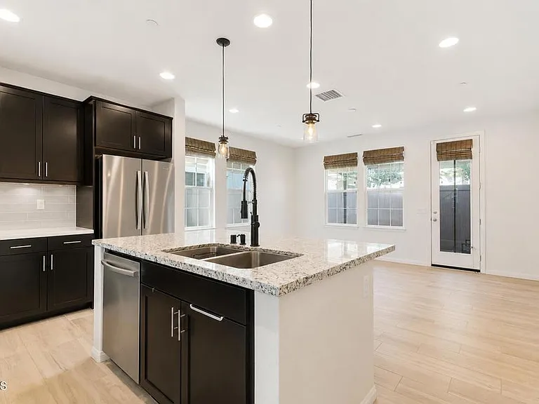 241 Stonegate Rd — Photo 8