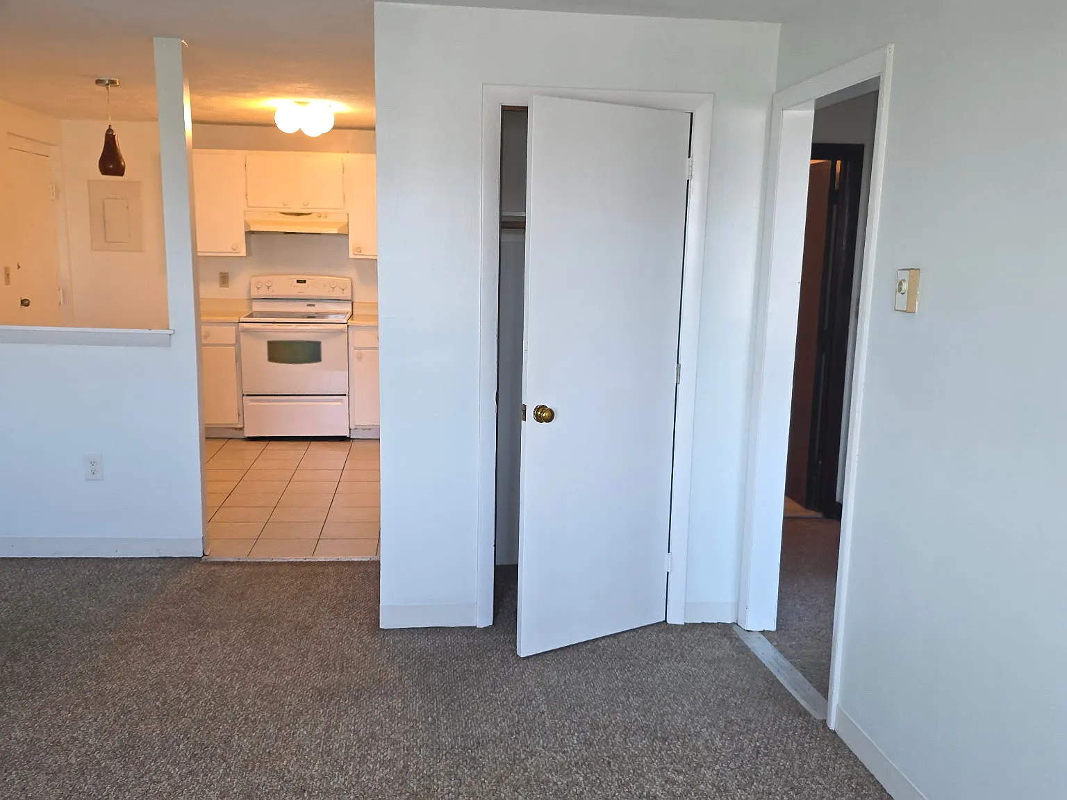 2 bed, 765 sqft, $1,800 — Photo 3