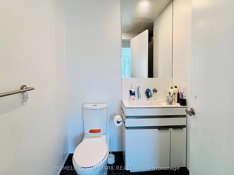 197 Yonge St #2202 — Photo 11