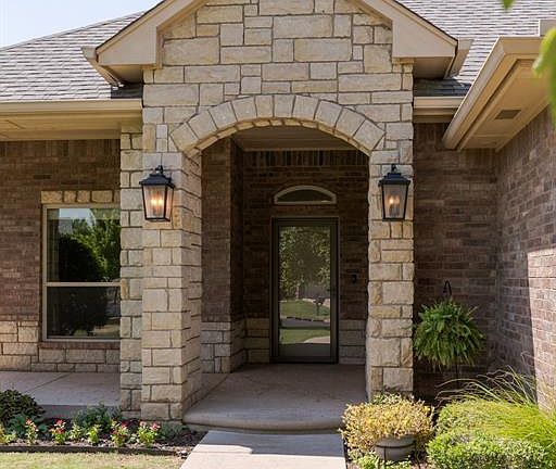 4th image of 12800 Maiden Ln