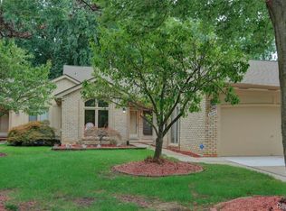 43164 W Kirkwood Dr, Clinton Township, MI 48038