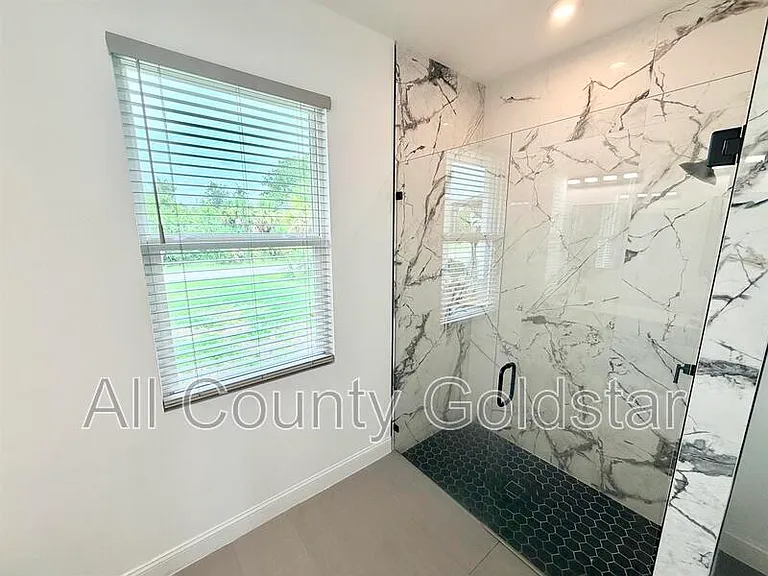 6049 Higgins Ln — Photo 15