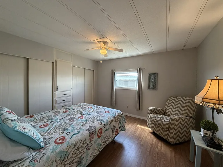 542 Tampico Dr — Photo 24