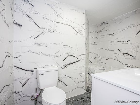 5th image of 4356 S Lake Park Ave #3N