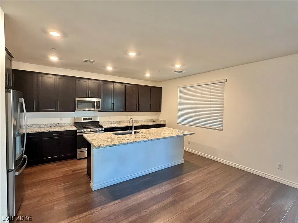 4 bed, 3.5 bath, 2203 sqft, $2,600 — Photo 3