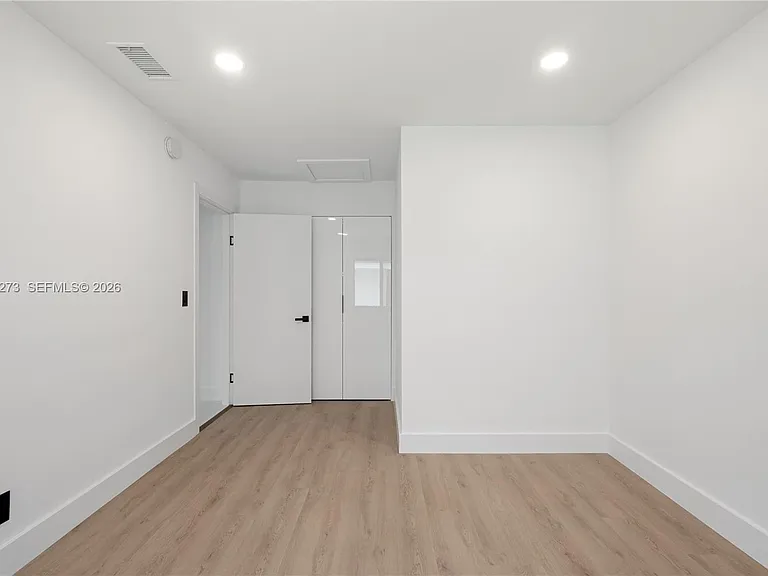 1543 SW 1st Ave — Photo 16