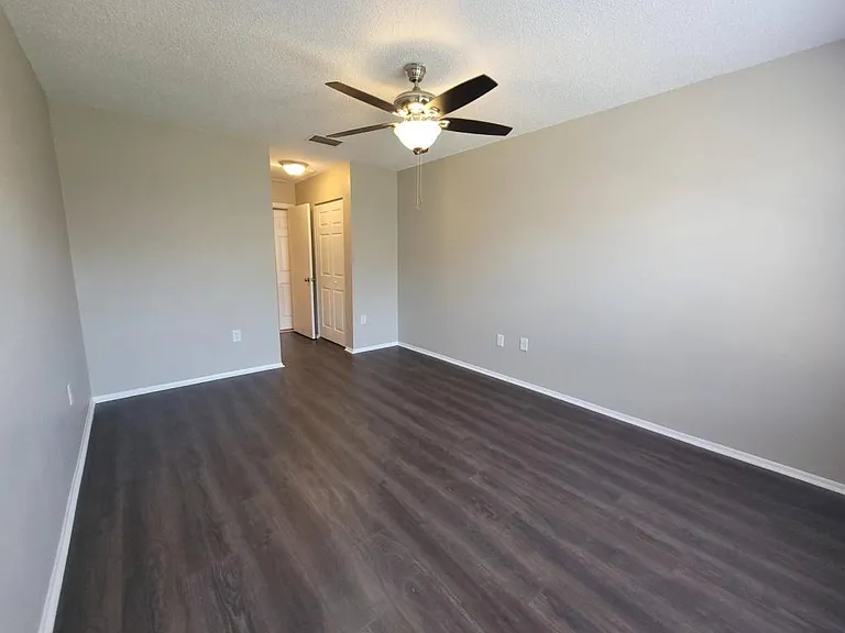 2917 Wainwright Ct — Photo 13