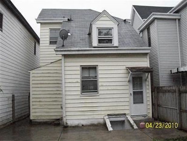 2nd image of 1019 5th Ave