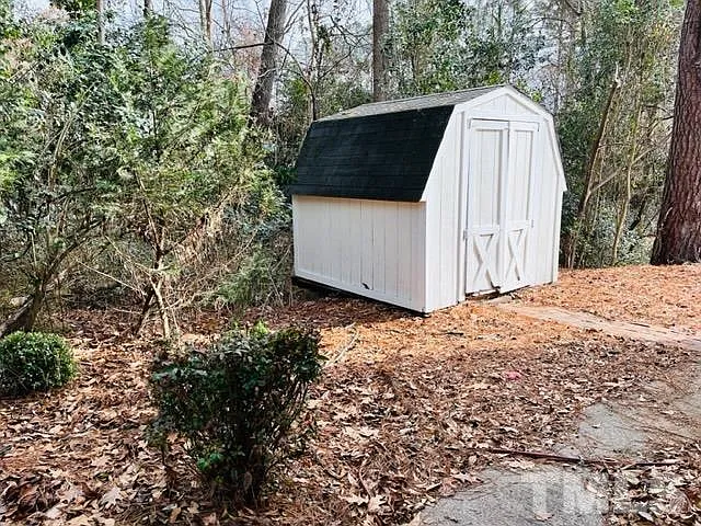 2112 N Hills Dr — Photo 29
