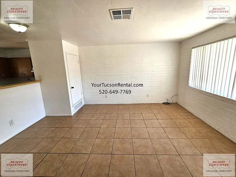 Arlington Commons - 4530 E Pima St Near Swan Road — Photo 9