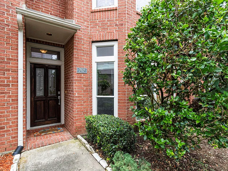707 W Heights Hollow Ln — Photo 22