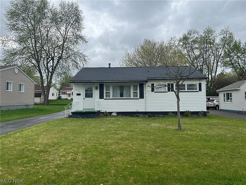 646 Burdie Dr photo 1
