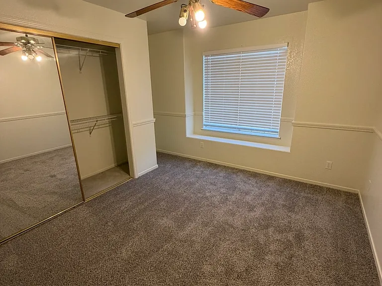 2273 N Babigian Ave — Photo 12
