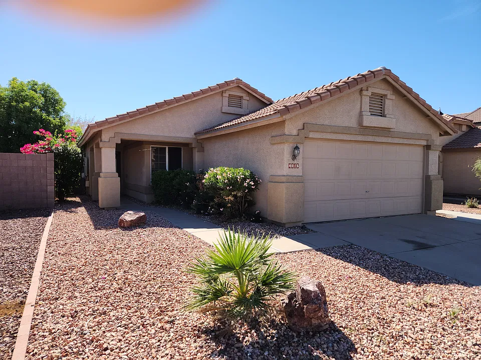 4015 W Rose Garden Ln