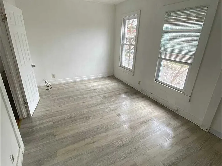 27 Lilac St — Photo 12