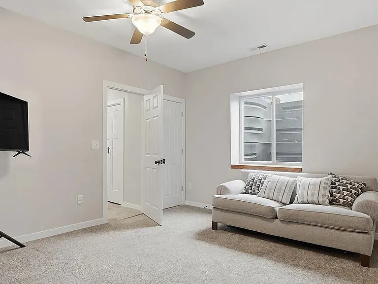295 Hickory Ct — Photo 17