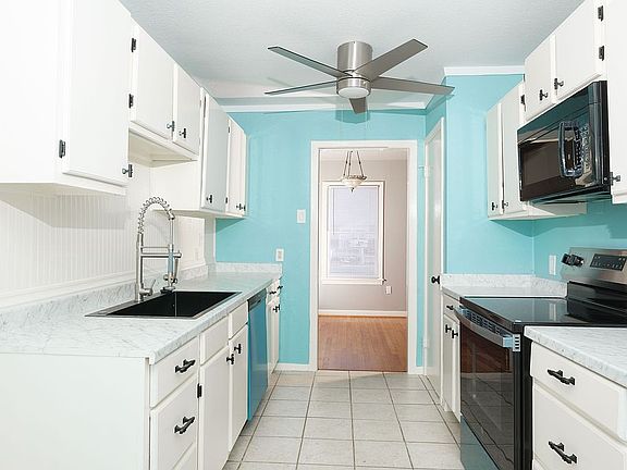 5th image of 1004 S Circle Dr