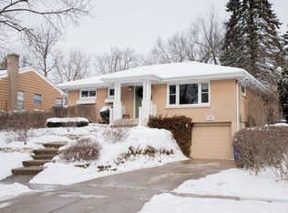 370 Turner Ave, Glen Ellyn, IL 60137