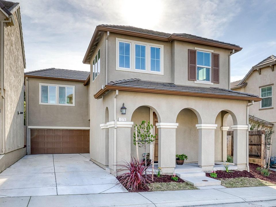 1st image of 1376 Larkspur Dr