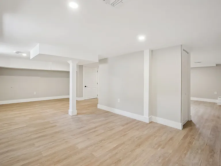 223 Victor St — Photo 22