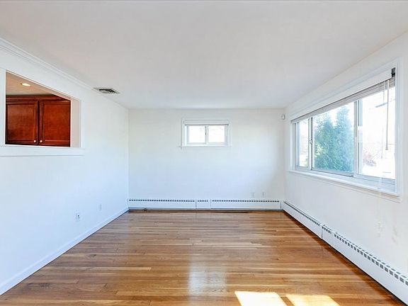 5th image of 31 Revere St