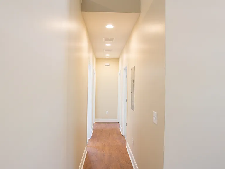 724 Moore St — Photo 7