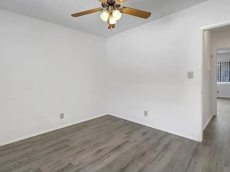 3721 S Bentley Ave #6 — Photo 13