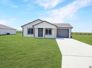 213 Clay Ave, Carbondale, KS 66414