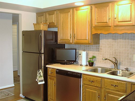3rd image of 1655 Chrissie Ln