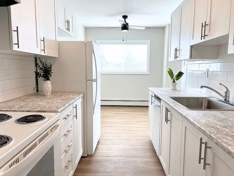 72 Alison Ave — Photo 8