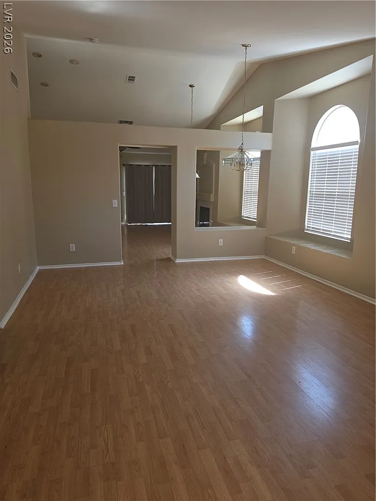 3 bed, 2.0 bath, 1548 sqft, $2,050 — Photo 3