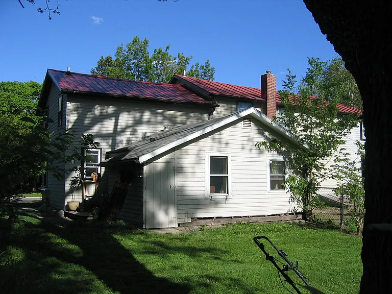 929 S Summit St — Photo 3