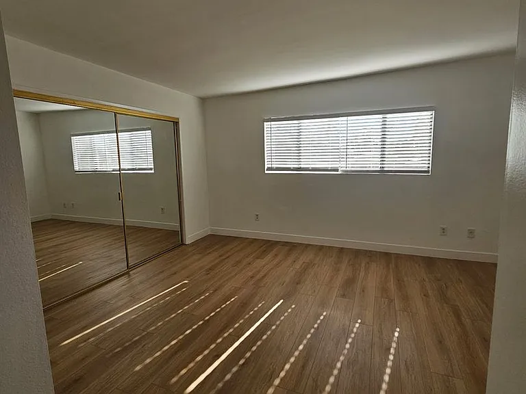 7061 Whitsett Ave — Photo 7