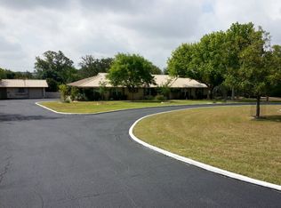 111 Royal Oaks Rd, Kerrville, TX 78028