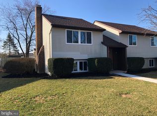1123 Granada Ln, Mechanicsburg, PA 17055