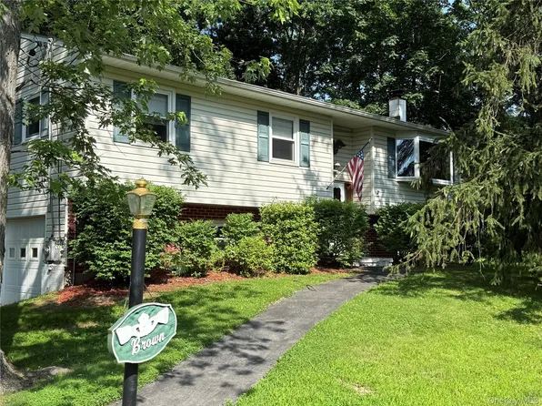 11 Sherwood Heights, Wappingers Falls, NY 12590